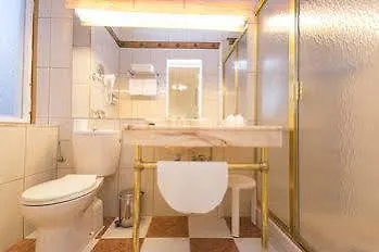 Aura Palace And Wellness 4* Κάρλοβι Βάρι