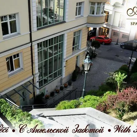 Ξενοδοχείο Aura Palace And Wellness 4*